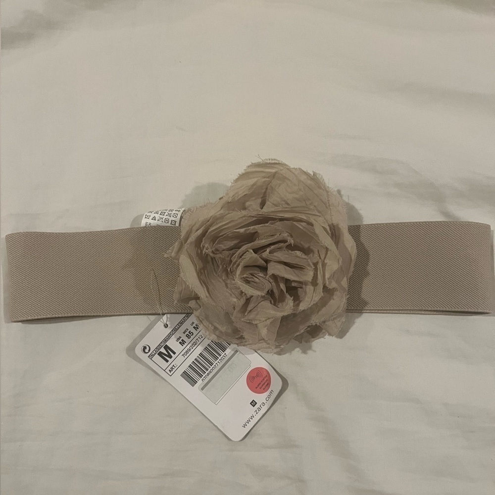Zara flower belt size medium BNWT